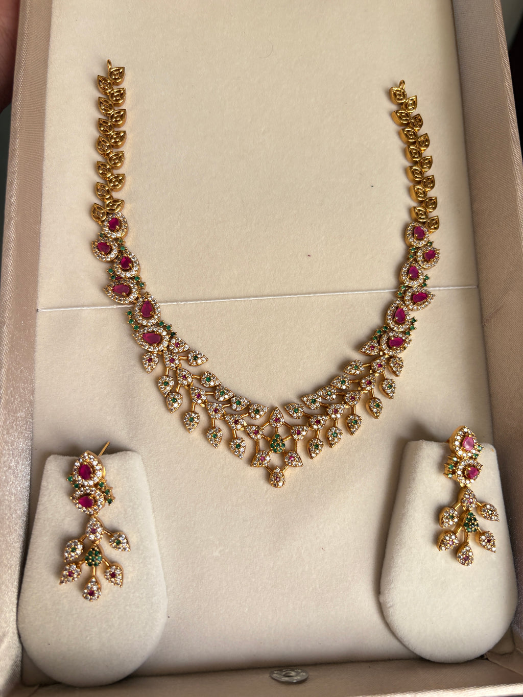AD necklace set