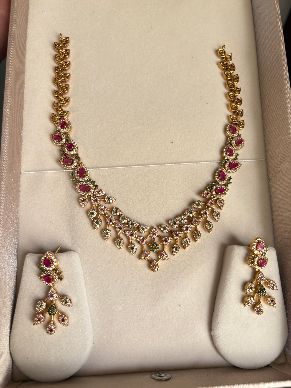 AD necklace set