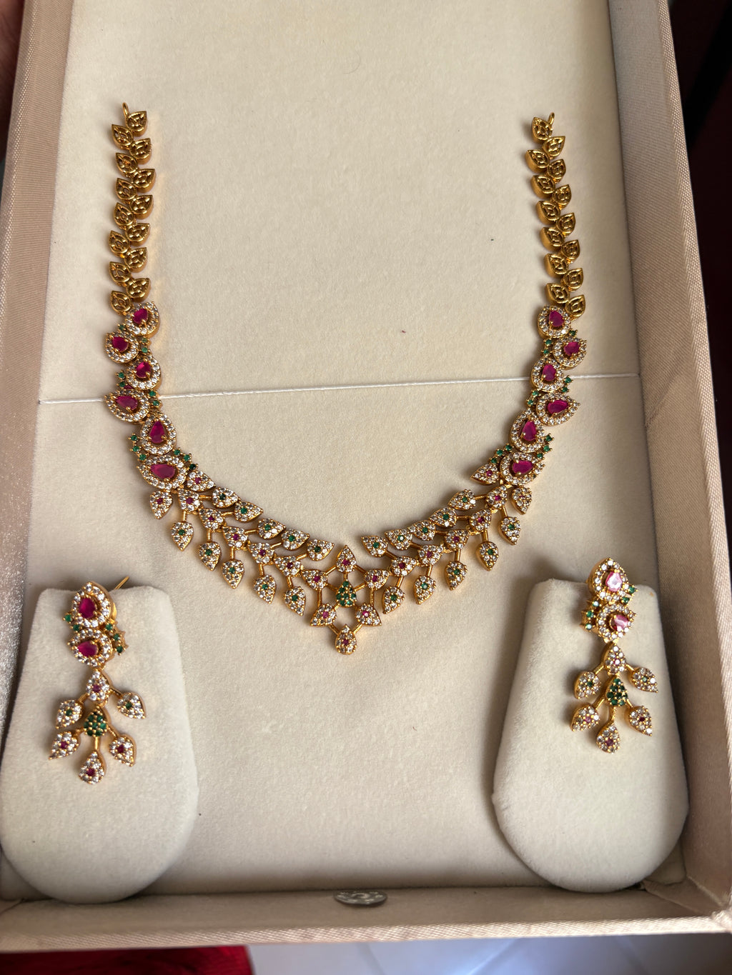 AD necklace set