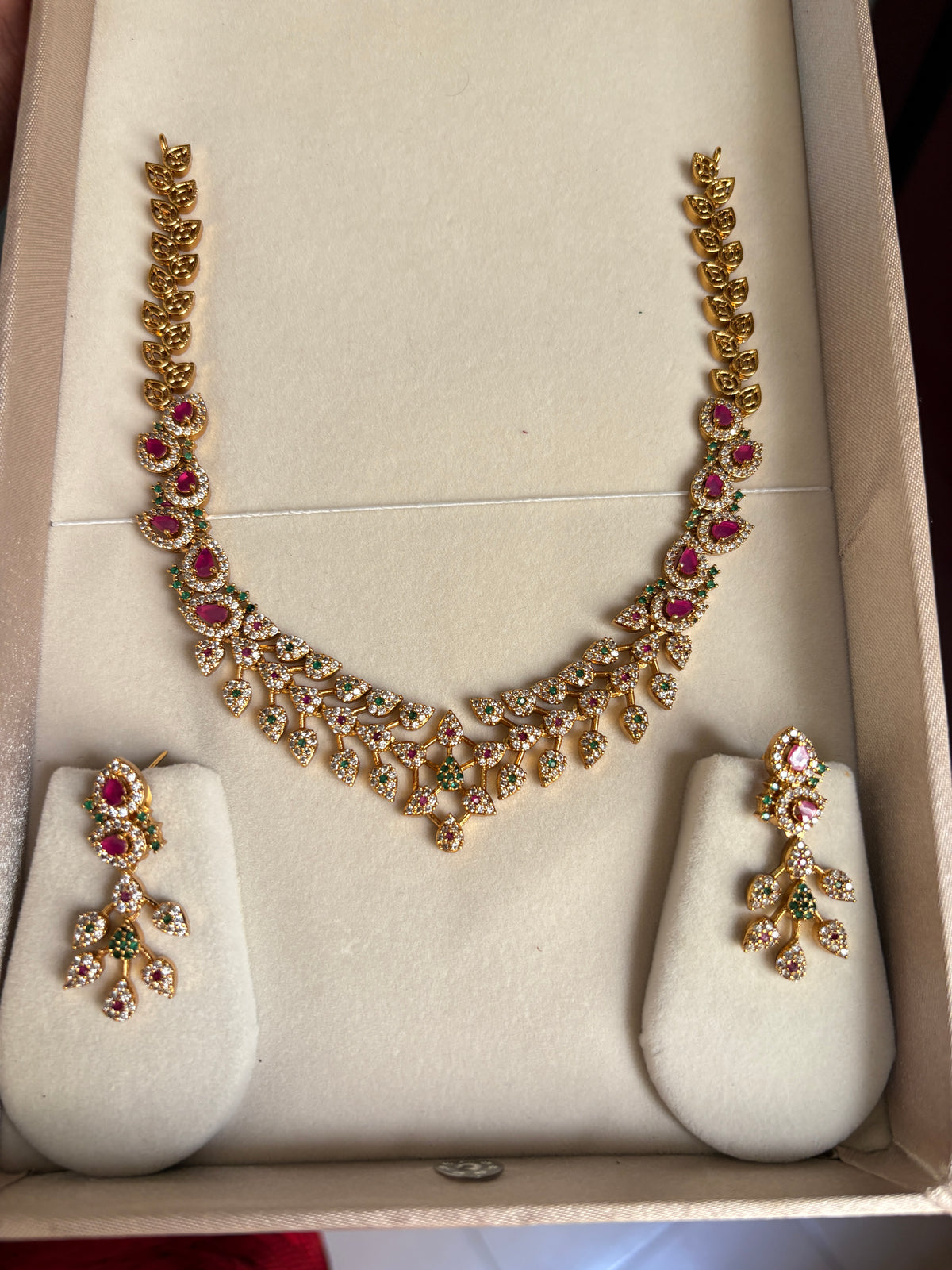 AD necklace set